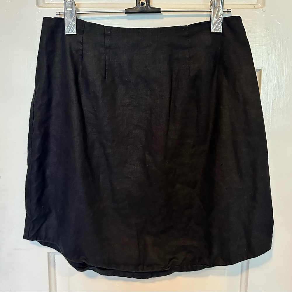 Dissh Vienna Black Linen Mini Skirt